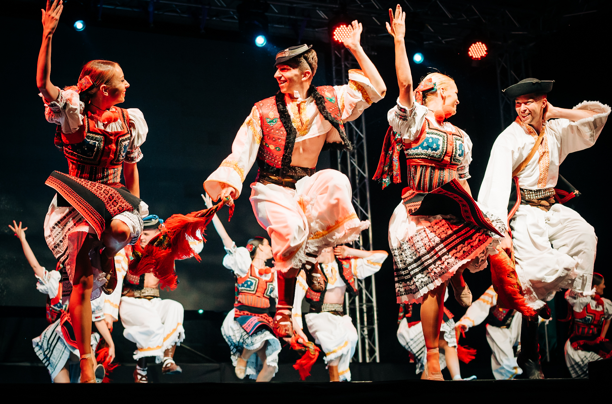 Balet SND a SĽUK Tancom k sebe